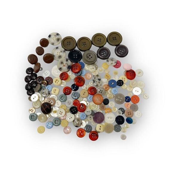 Vintage Mid Century Mixed Set Lot Assorted Red Black Brown Cream Plastic Buttons - Picture 1 of 5